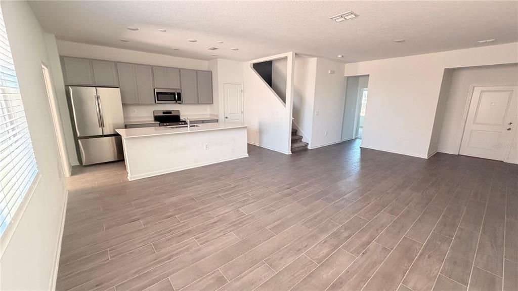 For Rent: $2,550 (4 beds, 2 baths, 2000 Square Feet)