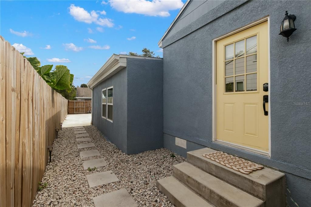 For Rent: $2,790 (3 beds, 2 baths, 1084 Square Feet)