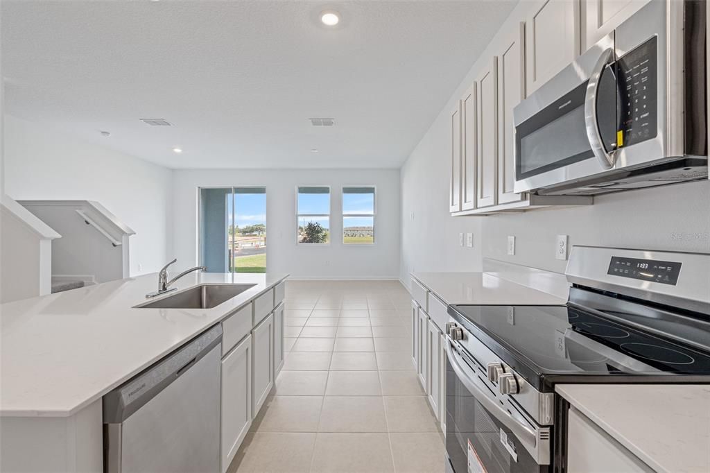 Под контрактом: $2,000 (3 спален, 2 ванн, 1787 Квадратных фут)