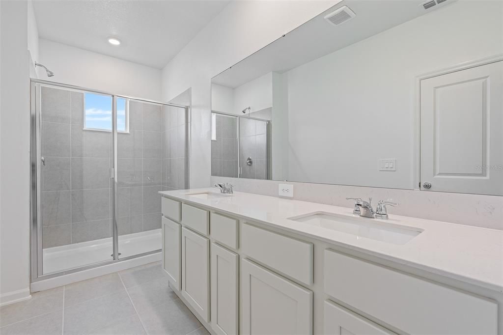 Под контрактом: $2,000 (3 спален, 2 ванн, 1787 Квадратных фут)