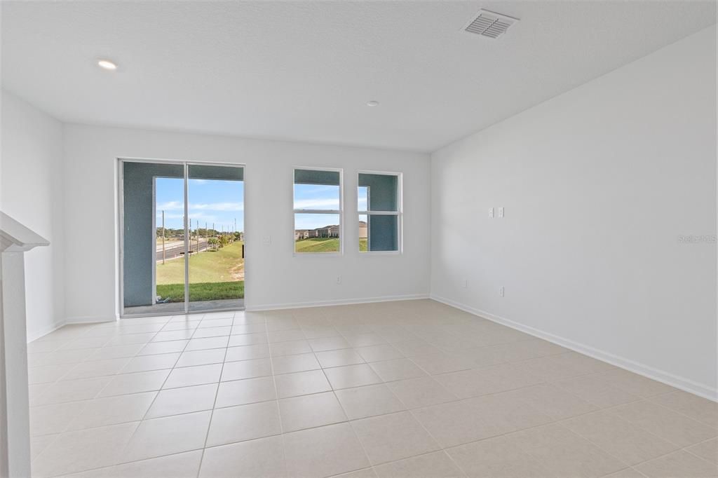 Под контрактом: $2,000 (3 спален, 2 ванн, 1787 Квадратных фут)