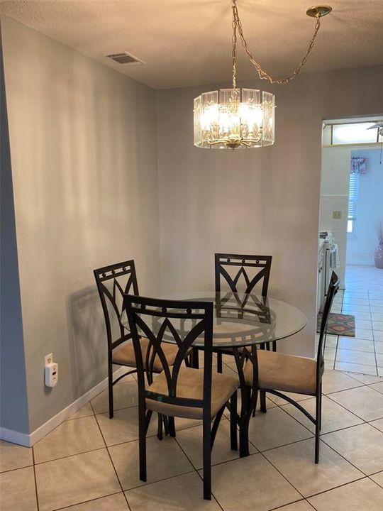 For Rent: $1,500 (2 beds, 1 baths, 1040 Square Feet)