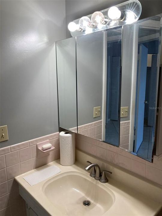 For Rent: $1,500 (2 beds, 1 baths, 1040 Square Feet)