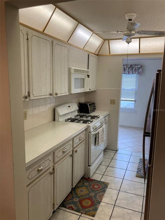 For Rent: $1,500 (2 beds, 1 baths, 1040 Square Feet)