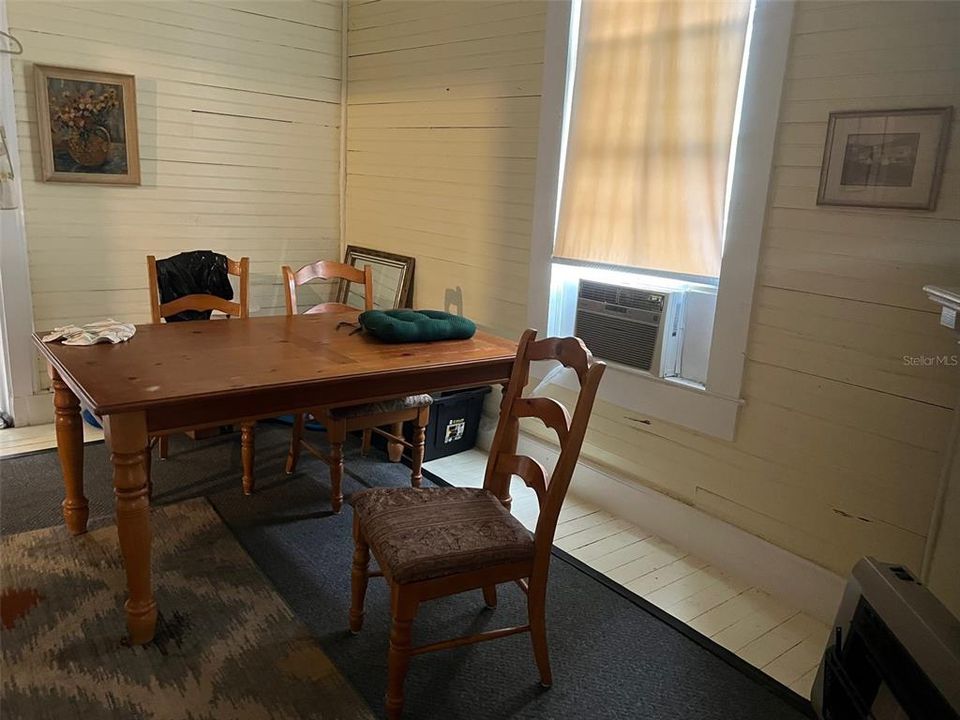 For Sale: $135,000 (4 beds, 1 baths, 2521 Square Feet)