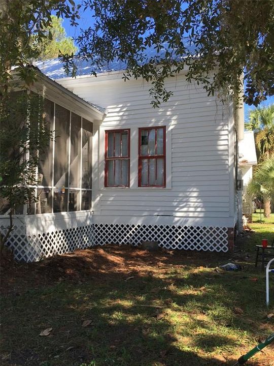 For Sale: $135,000 (4 beds, 1 baths, 2521 Square Feet)