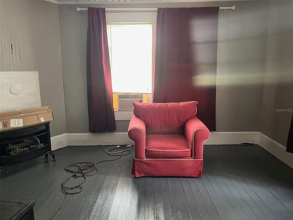 For Sale: $135,000 (4 beds, 1 baths, 2521 Square Feet)