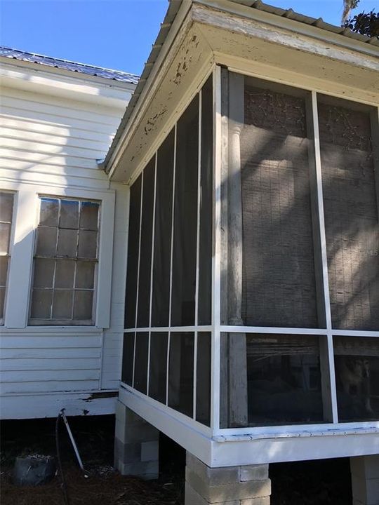 For Sale: $135,000 (4 beds, 1 baths, 2521 Square Feet)