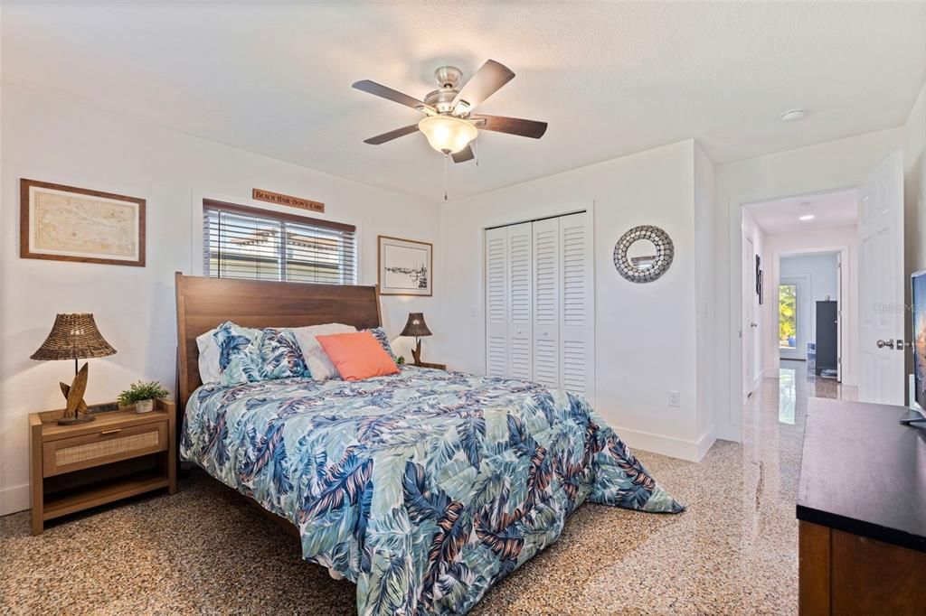 На продажу: $649,900 (2 спален, 2 ванн, 1229 Квадратных фут)