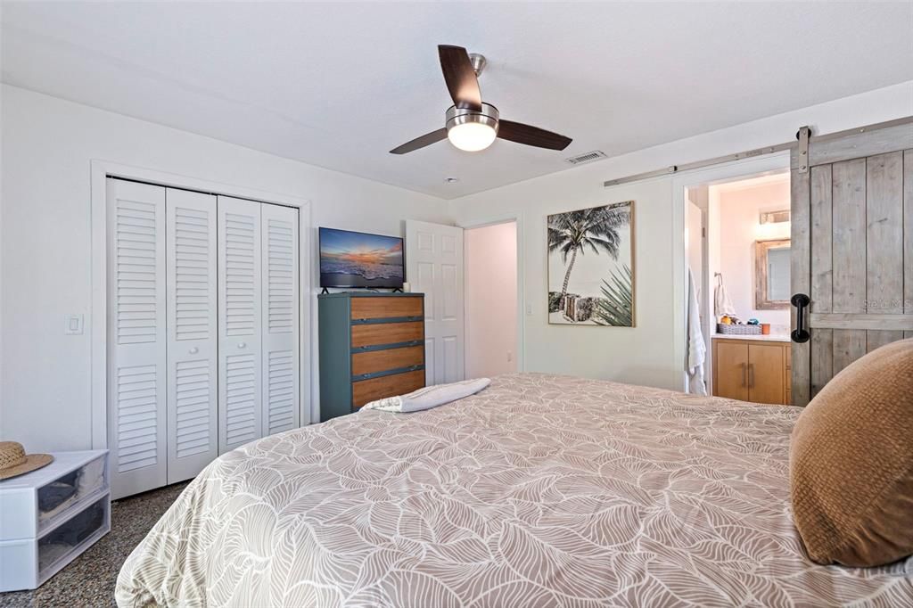 На продажу: $649,900 (2 спален, 2 ванн, 1229 Квадратных фут)