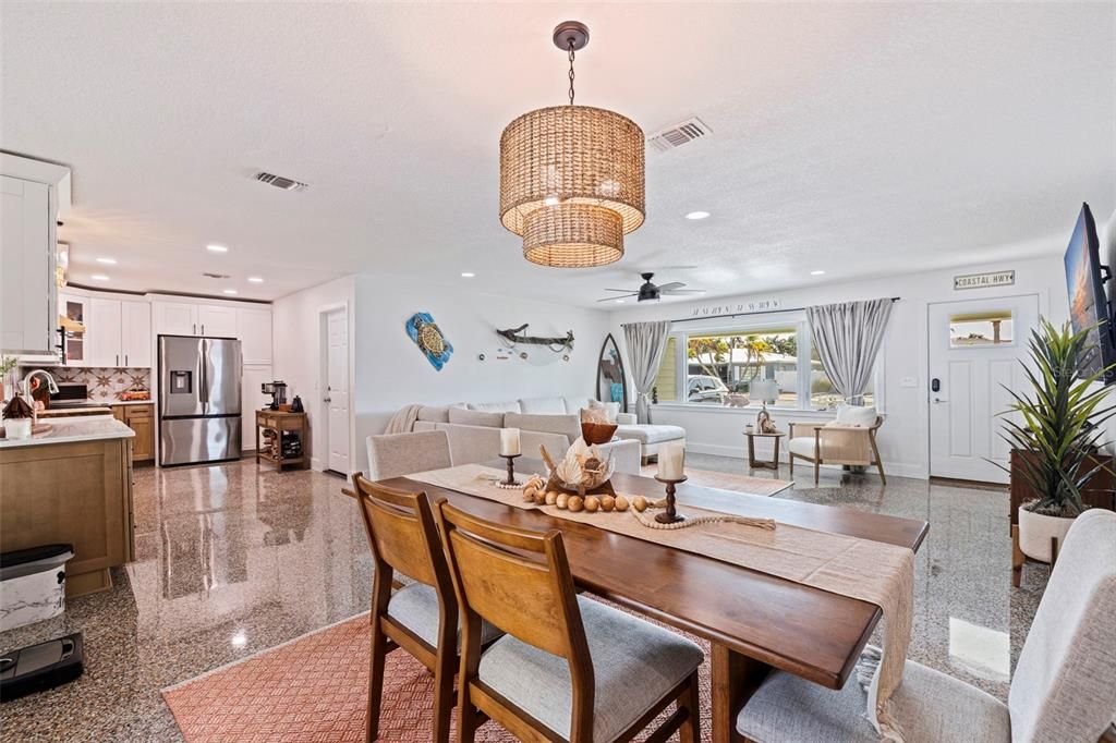 На продажу: $649,900 (2 спален, 2 ванн, 1229 Квадратных фут)