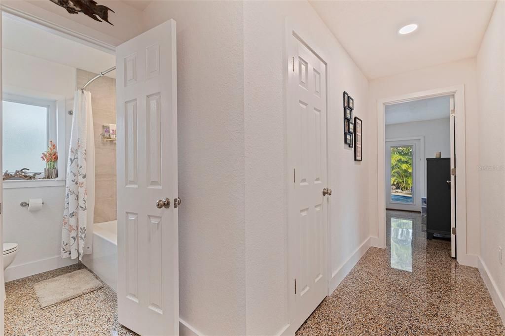 На продажу: $649,900 (2 спален, 2 ванн, 1229 Квадратных фут)