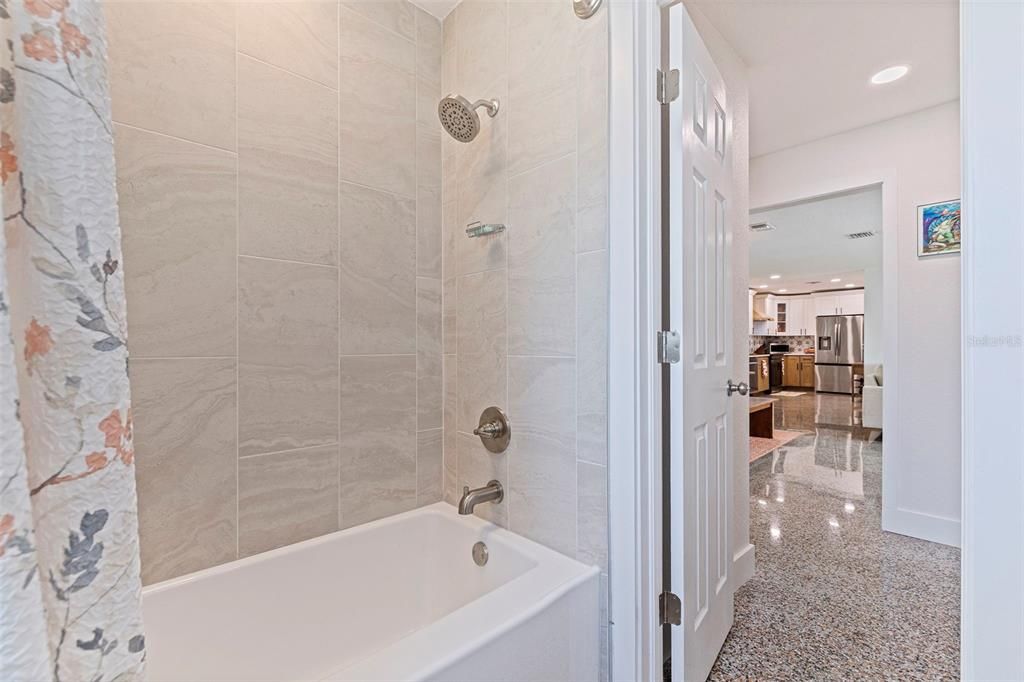 На продажу: $649,900 (2 спален, 2 ванн, 1229 Квадратных фут)