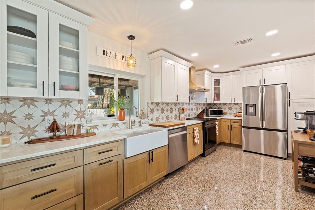 На продажу: $649,900 (2 спален, 2 ванн, 1229 Квадратных фут)