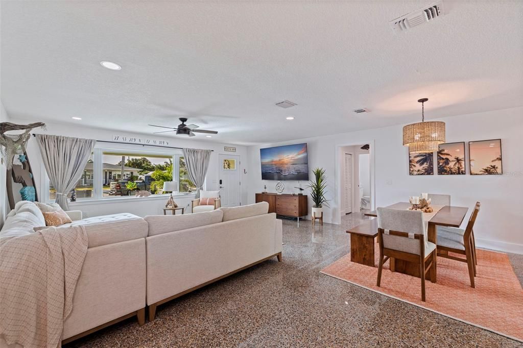 На продажу: $649,900 (2 спален, 2 ванн, 1229 Квадратных фут)