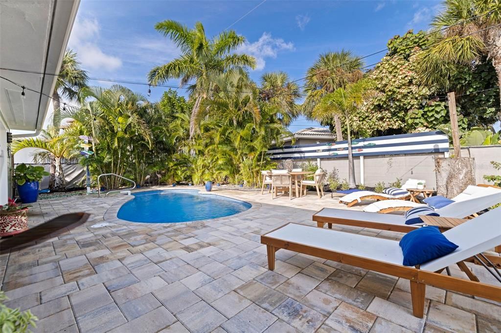 На продажу: $649,900 (2 спален, 2 ванн, 1229 Квадратных фут)