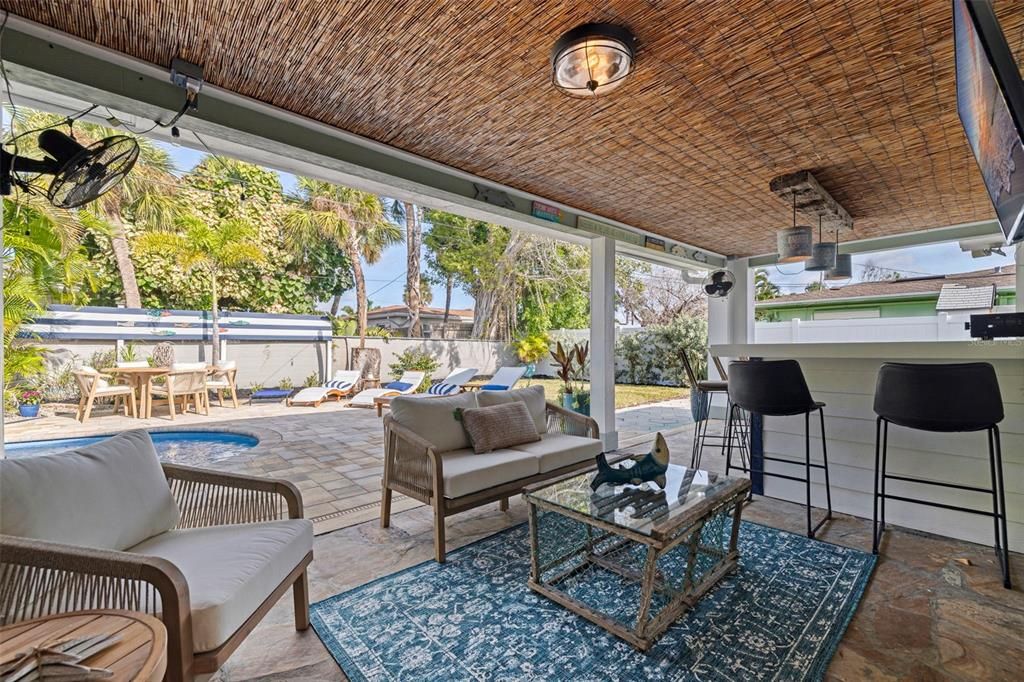 На продажу: $649,900 (2 спален, 2 ванн, 1229 Квадратных фут)