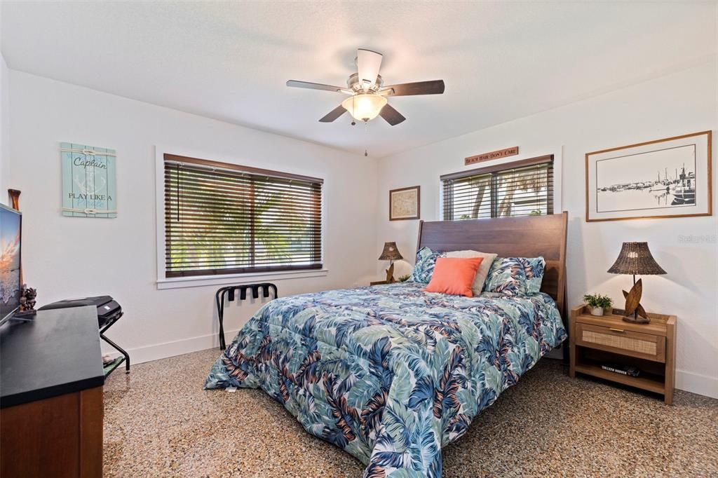 На продажу: $649,900 (2 спален, 2 ванн, 1229 Квадратных фут)