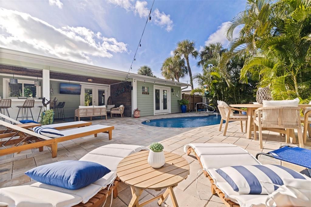 На продажу: $649,900 (2 спален, 2 ванн, 1229 Квадратных фут)