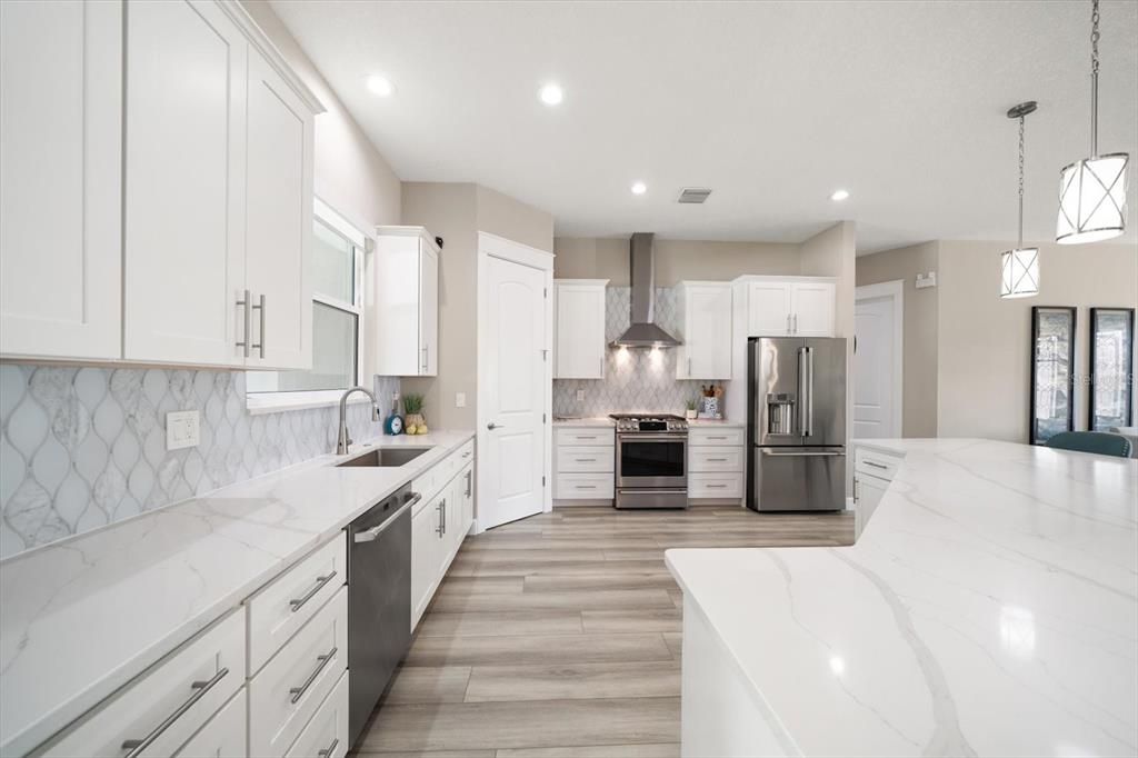 Activo con contrato: $1,390,000 (4 camas, 2 baños, 2607 Pies cuadrados)