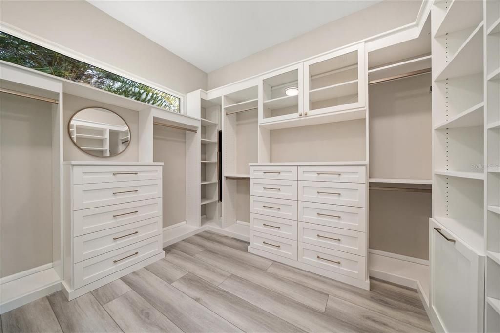 Activo con contrato: $1,390,000 (4 camas, 2 baños, 2607 Pies cuadrados)