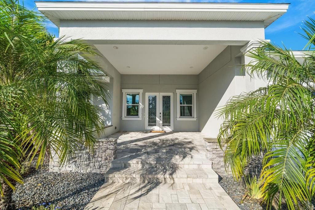 Activo con contrato: $1,390,000 (4 camas, 2 baños, 2607 Pies cuadrados)