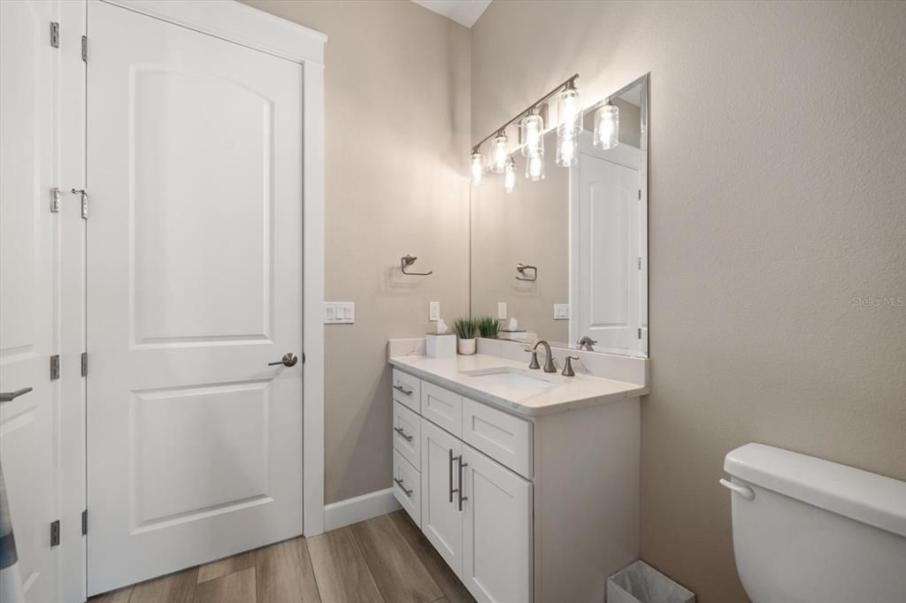 Activo con contrato: $1,390,000 (4 camas, 2 baños, 2607 Pies cuadrados)