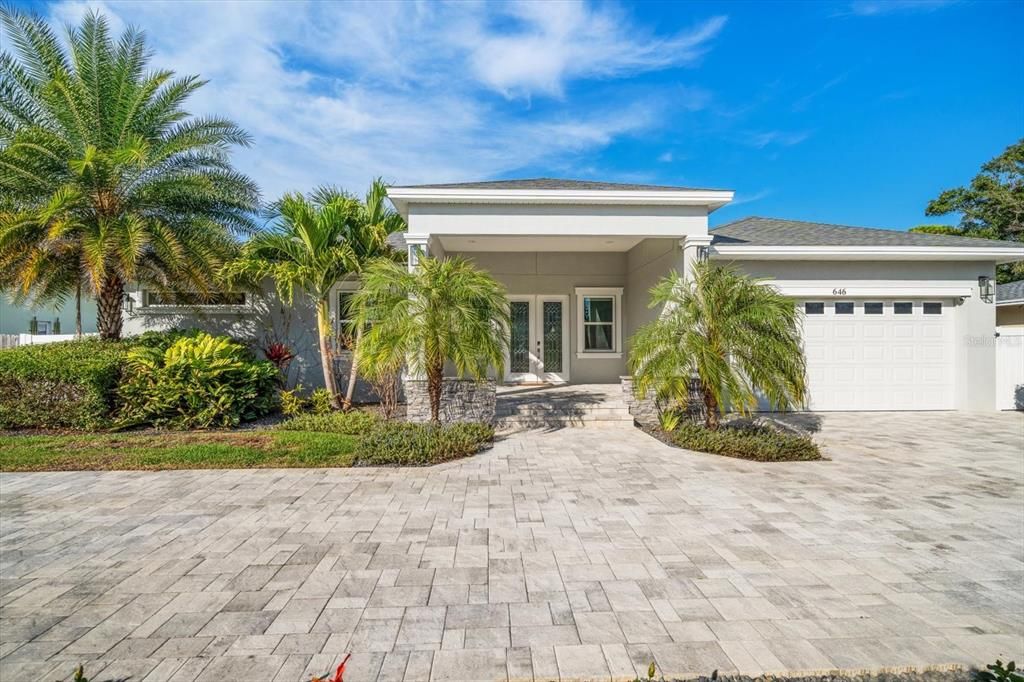 Activo con contrato: $1,390,000 (4 camas, 2 baños, 2607 Pies cuadrados)