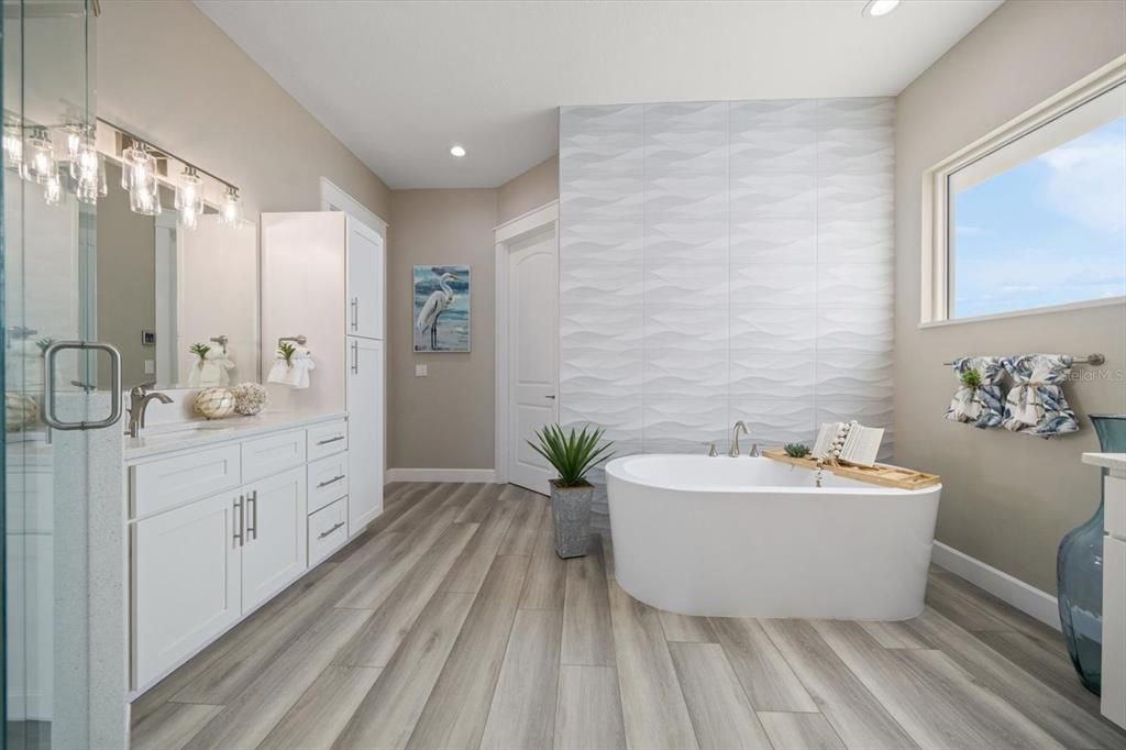 Activo con contrato: $1,390,000 (4 camas, 2 baños, 2607 Pies cuadrados)