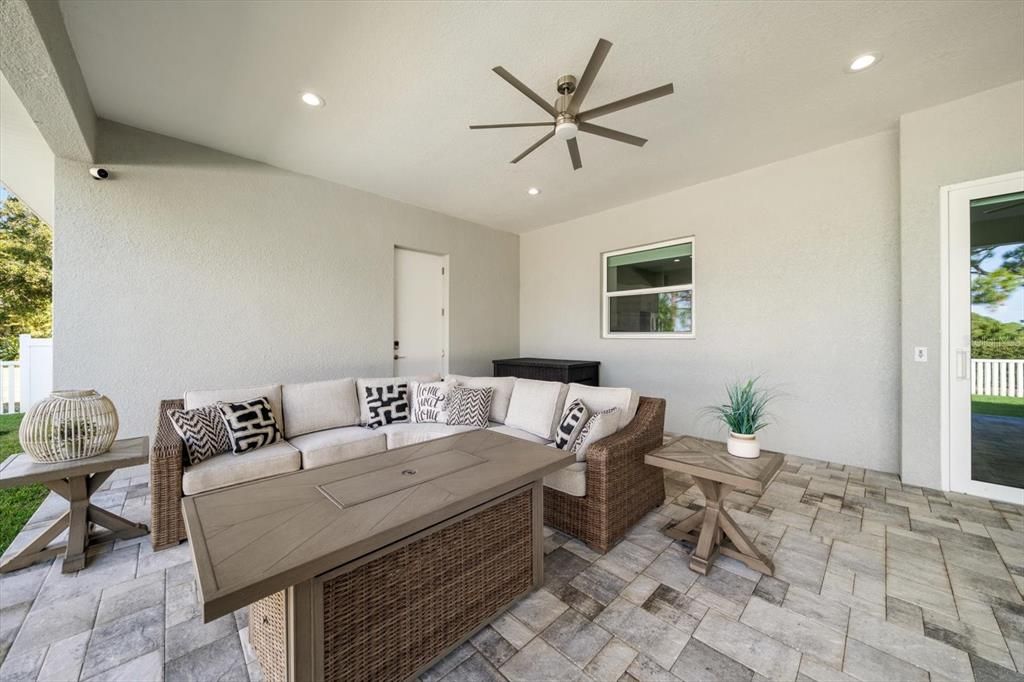 Activo con contrato: $1,390,000 (4 camas, 2 baños, 2607 Pies cuadrados)