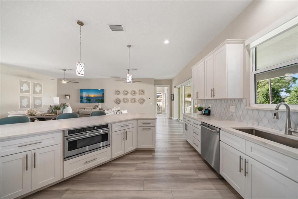 Activo con contrato: $1,390,000 (4 camas, 2 baños, 2607 Pies cuadrados)