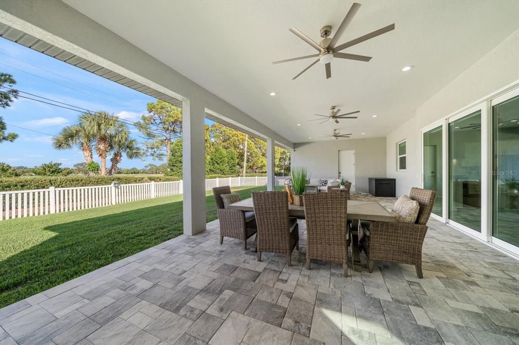 Activo con contrato: $1,390,000 (4 camas, 2 baños, 2607 Pies cuadrados)