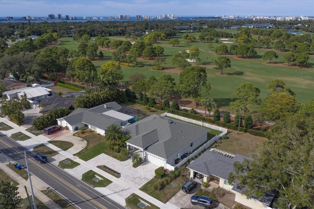 Activo con contrato: $1,390,000 (4 camas, 2 baños, 2607 Pies cuadrados)