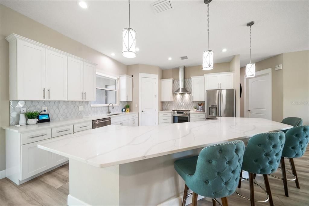 Activo con contrato: $1,390,000 (4 camas, 2 baños, 2607 Pies cuadrados)