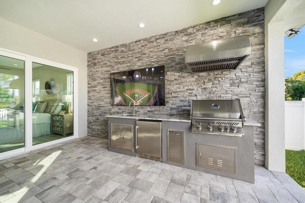 Activo con contrato: $1,390,000 (4 camas, 2 baños, 2607 Pies cuadrados)