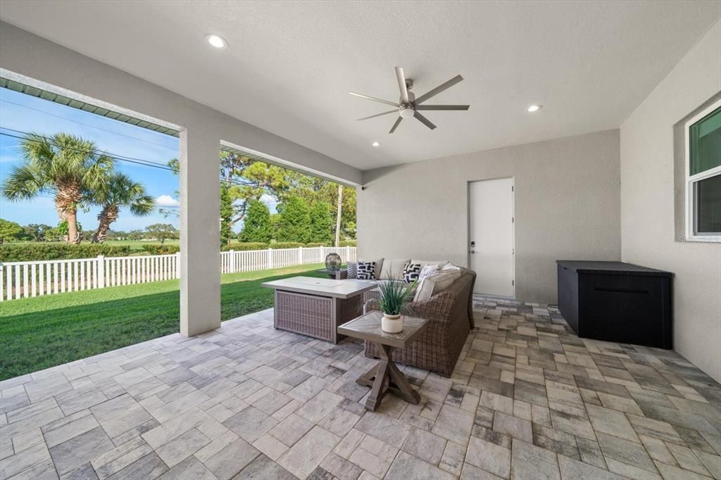 Activo con contrato: $1,390,000 (4 camas, 2 baños, 2607 Pies cuadrados)