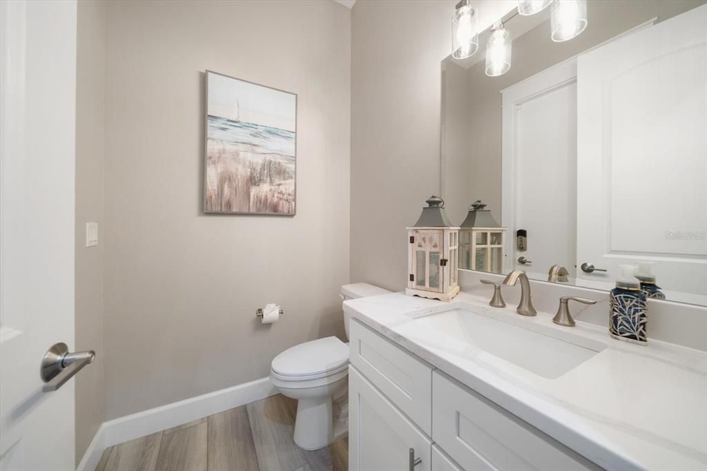 Activo con contrato: $1,390,000 (4 camas, 2 baños, 2607 Pies cuadrados)