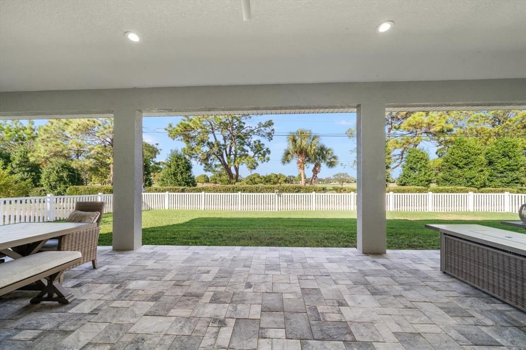 Activo con contrato: $1,390,000 (4 camas, 2 baños, 2607 Pies cuadrados)