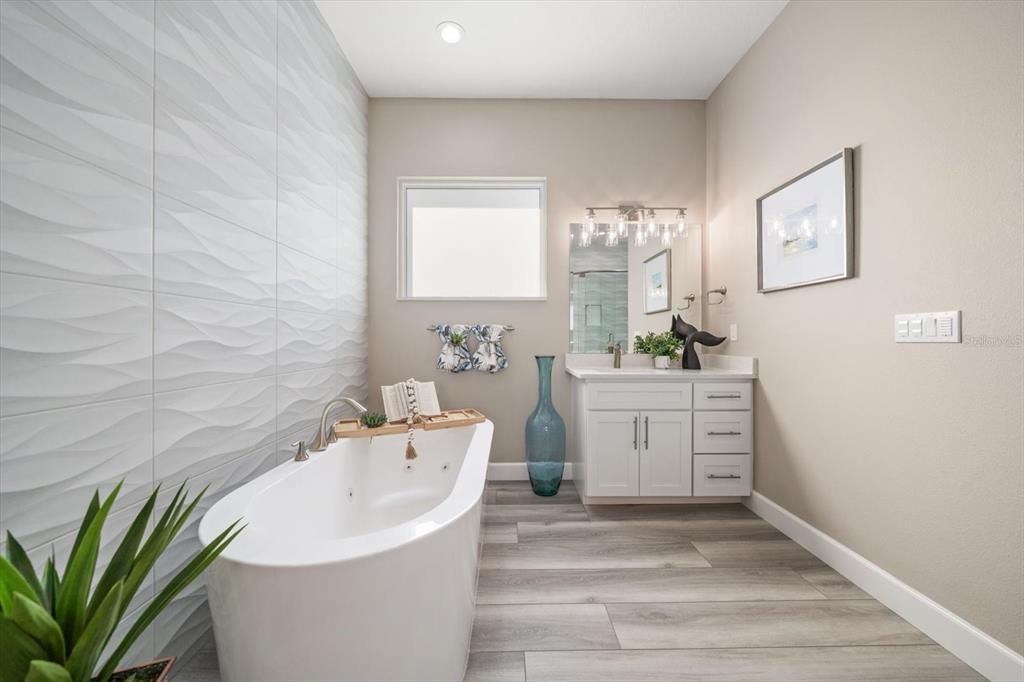 Activo con contrato: $1,390,000 (4 camas, 2 baños, 2607 Pies cuadrados)