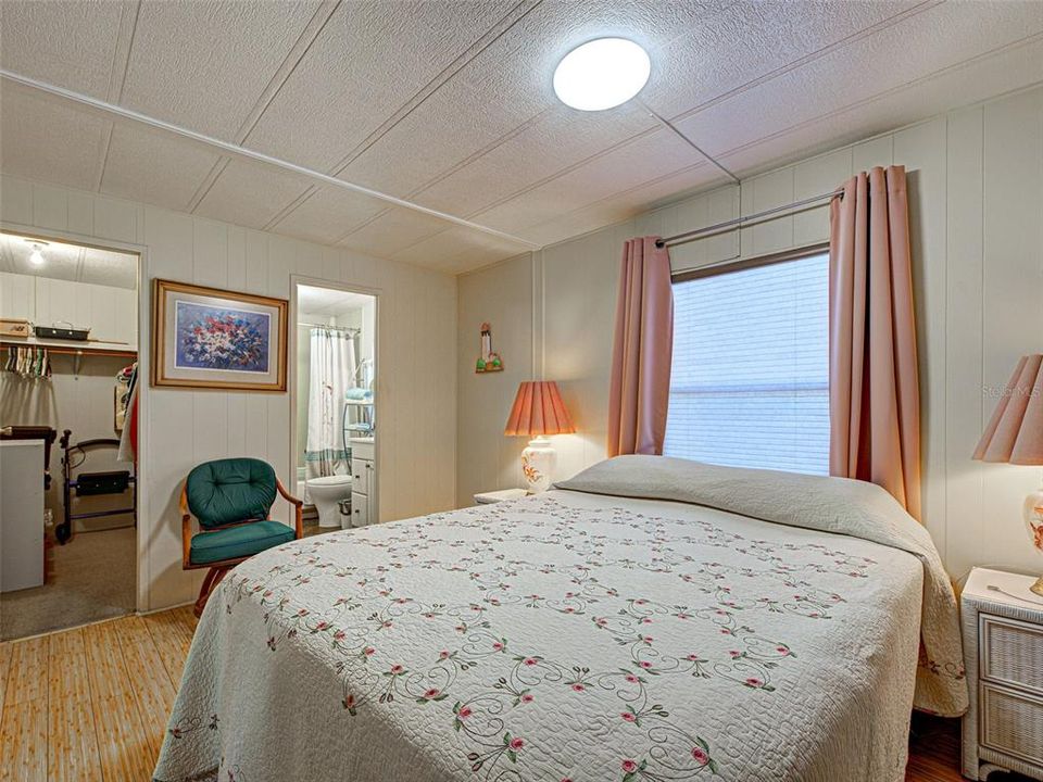 待售: $158,900 (2 贝兹, 2 浴室, 1055 平方英尺)