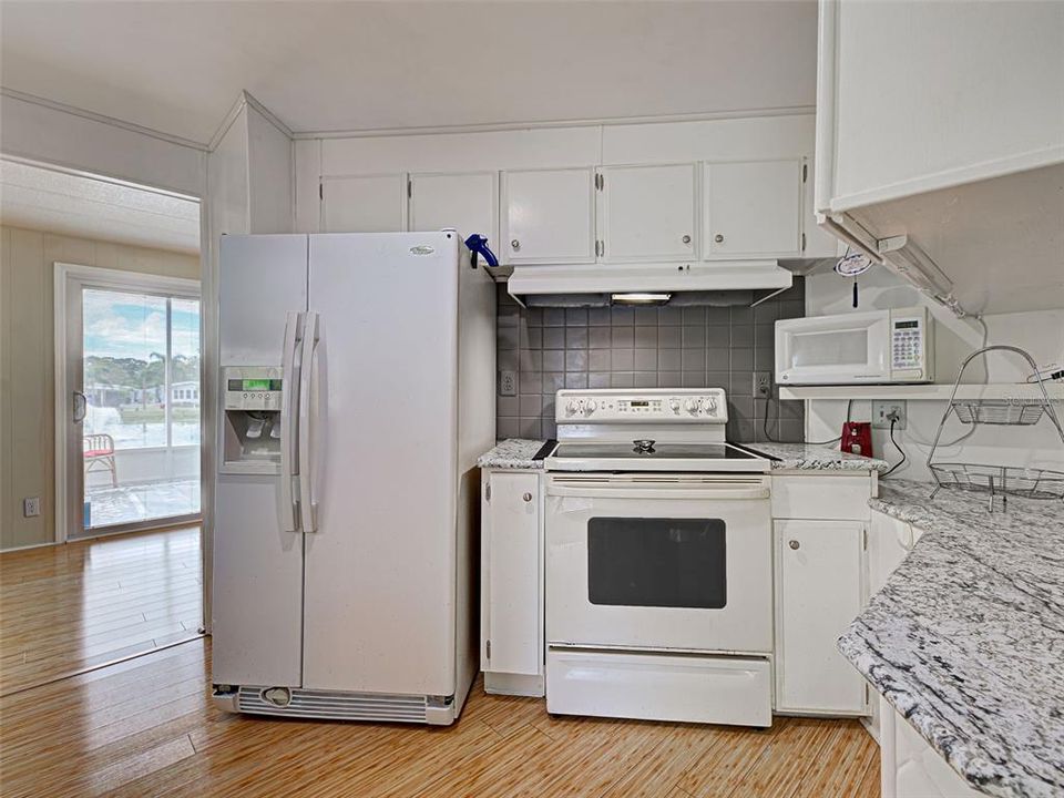 待售: $158,900 (2 贝兹, 2 浴室, 1055 平方英尺)