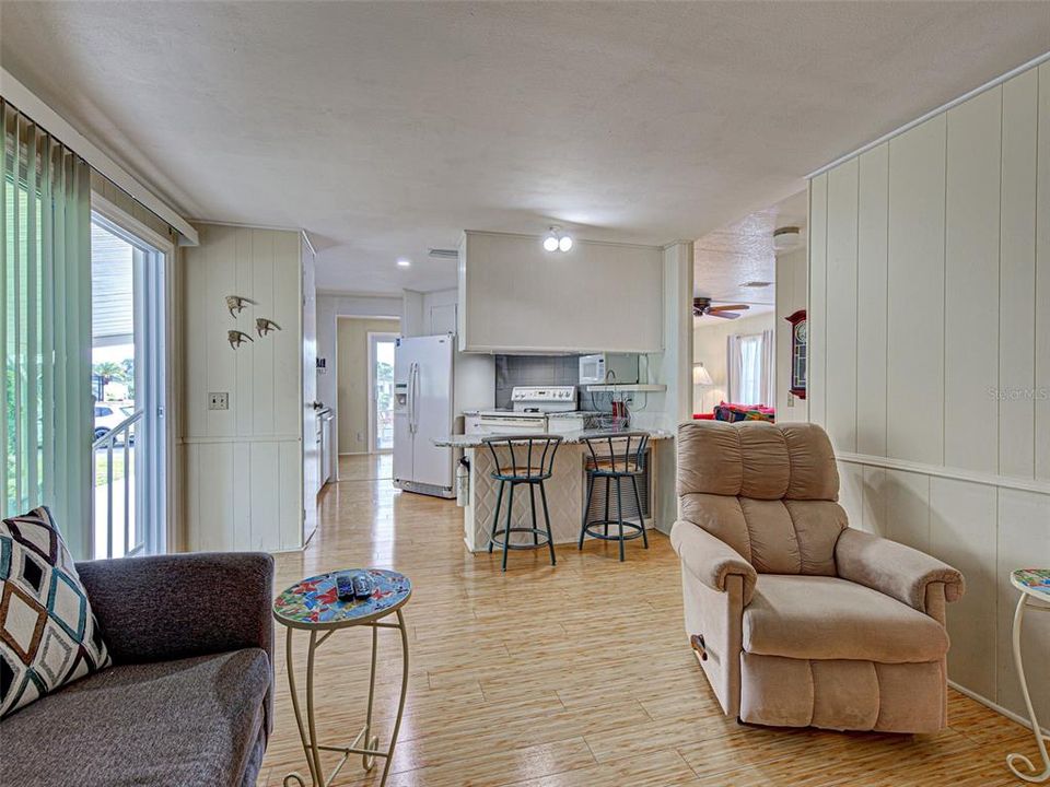 待售: $158,900 (2 贝兹, 2 浴室, 1055 平方英尺)