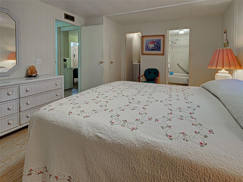 待售: $158,900 (2 贝兹, 2 浴室, 1055 平方英尺)