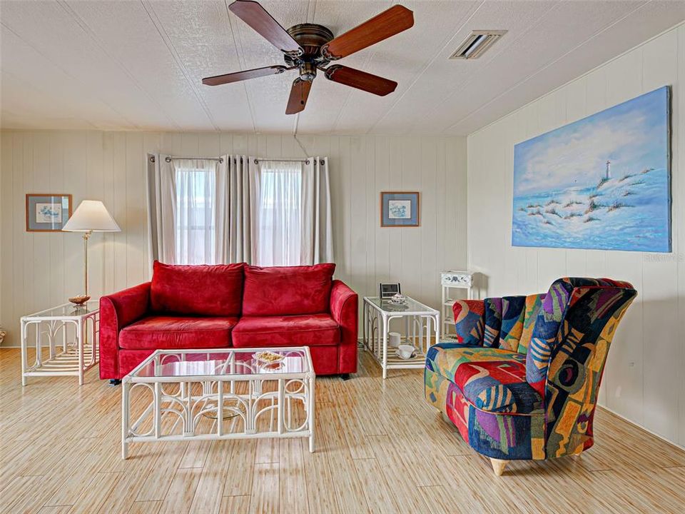 待售: $158,900 (2 贝兹, 2 浴室, 1055 平方英尺)