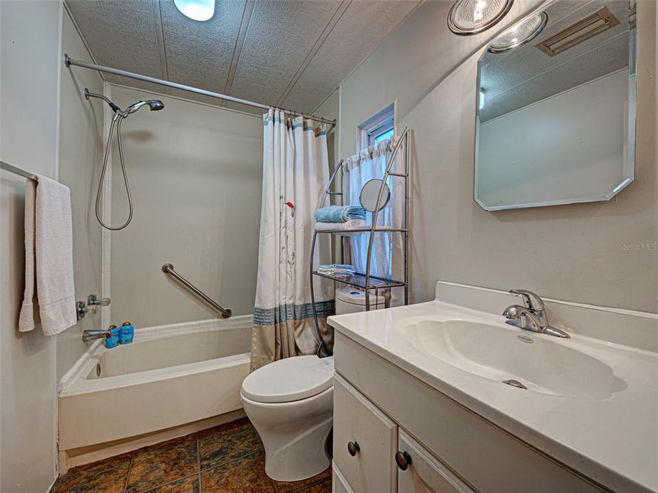 待售: $158,900 (2 贝兹, 2 浴室, 1055 平方英尺)