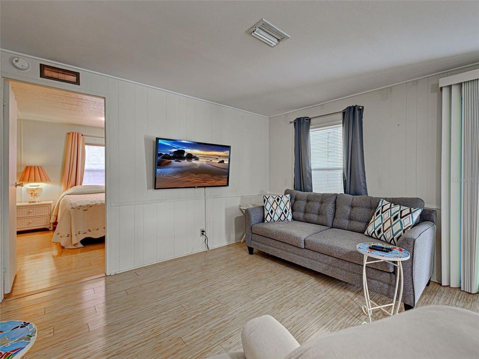 待售: $158,900 (2 贝兹, 2 浴室, 1055 平方英尺)