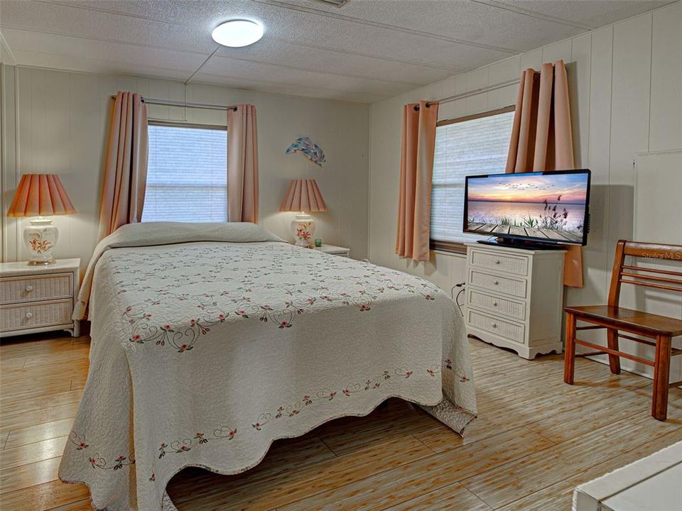 待售: $158,900 (2 贝兹, 2 浴室, 1055 平方英尺)