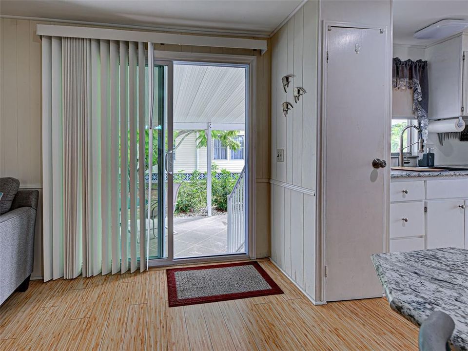 待售: $158,900 (2 贝兹, 2 浴室, 1055 平方英尺)