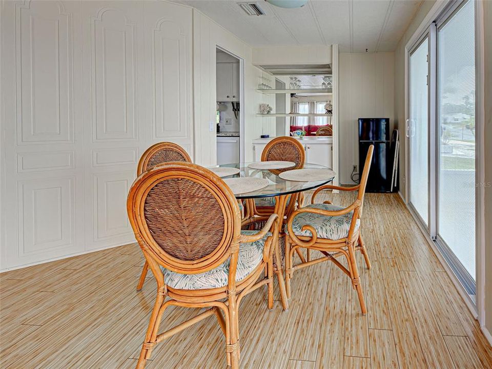 待售: $158,900 (2 贝兹, 2 浴室, 1055 平方英尺)