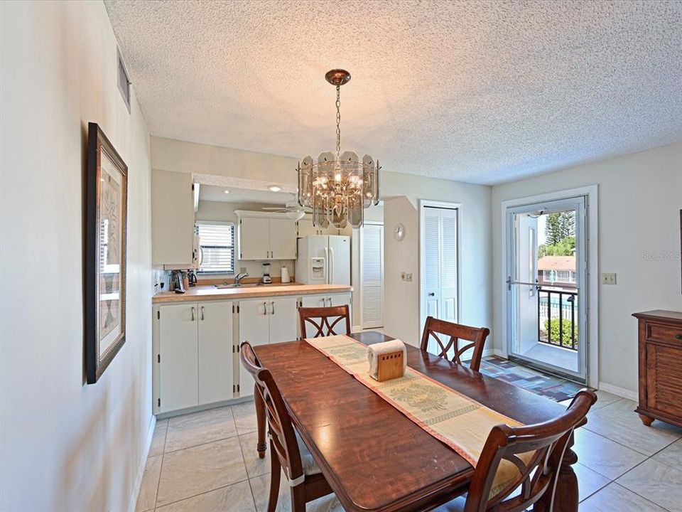 На продажу: $174,900 (2 спален, 2 ванн, 1447 Квадратных фут)